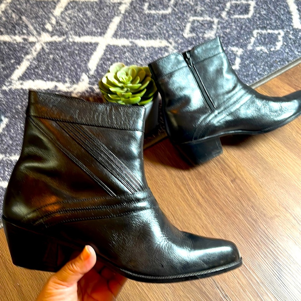 Mario de gerald’s for Thomcan  am black leather scarf size 10/12 woman’s boots